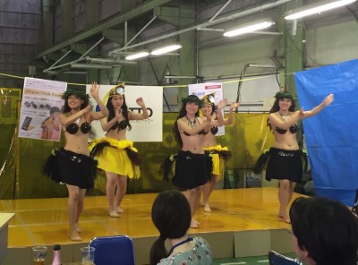 工場イベント　タヒチアンダンス
